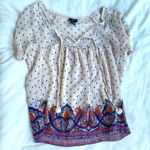 Blouse with front tie. Fits loose.